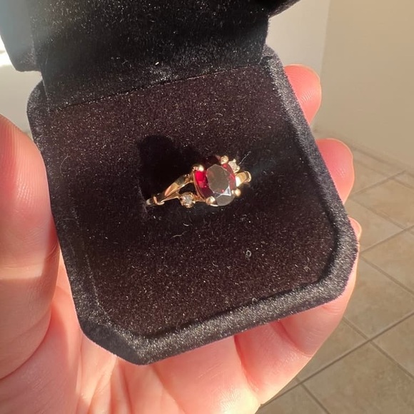 Ring Gold Band with Dark Red Garnet Stone 14K - Picture 3 of 7